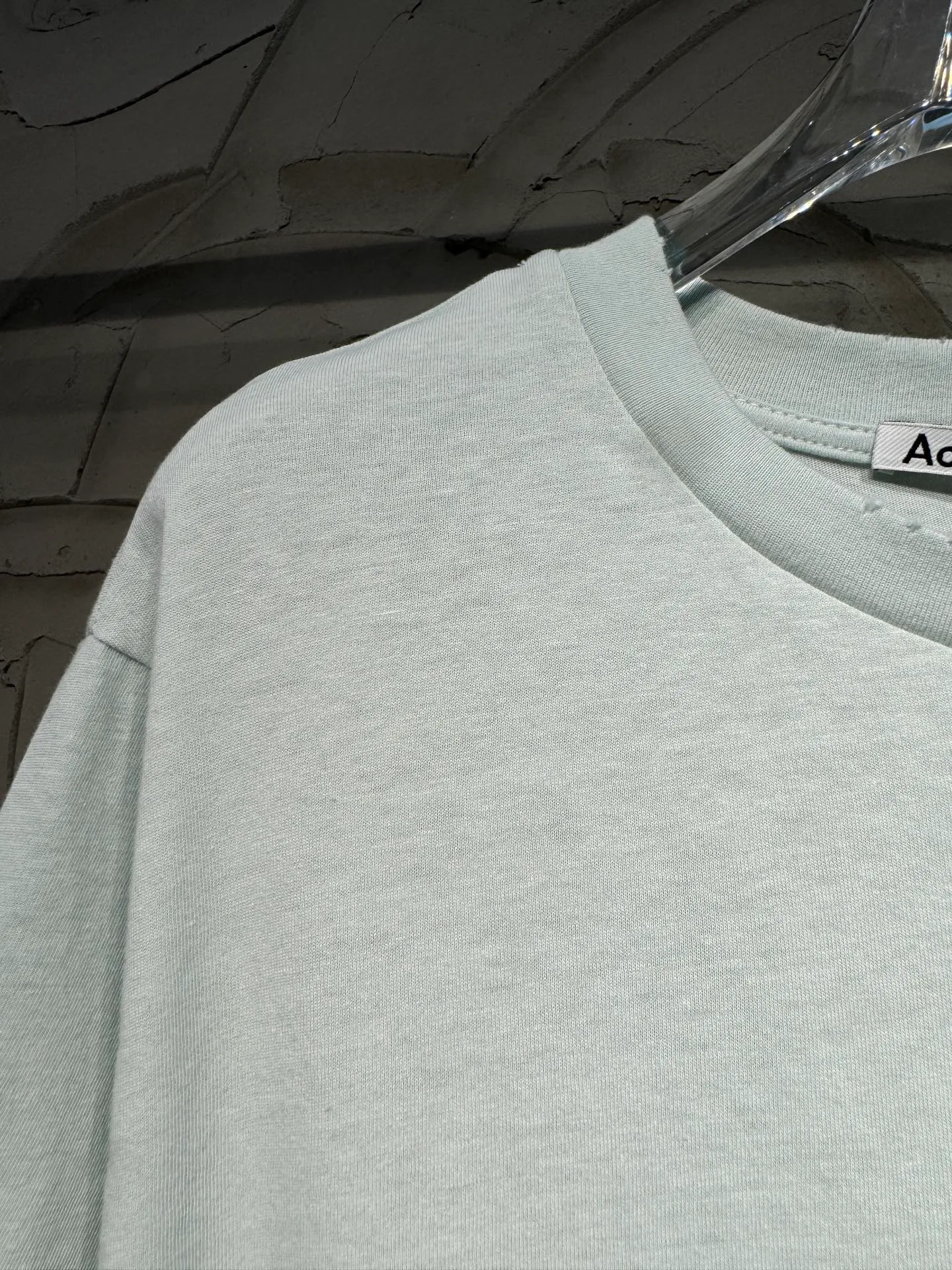 Acne Mint Green Short Sleeves｜How to wear cool clothes in summer🌵 AC cotton and linen New color, super refreshing🫶I love this refreshing light-colored outfit in summer🔆The mint green short-sleeves make you cool when you look at them, and the fabric is soft and skin-friendly❇️The loose, off-the-shoulder version is not flattering on your figure. The hem can be pinched up a little and paired with denim shorts to reveal your waistline. The proportions can be elongated in seconds for small people. Simple and basic styles do not need to be matched. It is easy to wear even if you are lazy and can be worn without makeup. Suitable for daily shopping or dating ~ Size: S M L